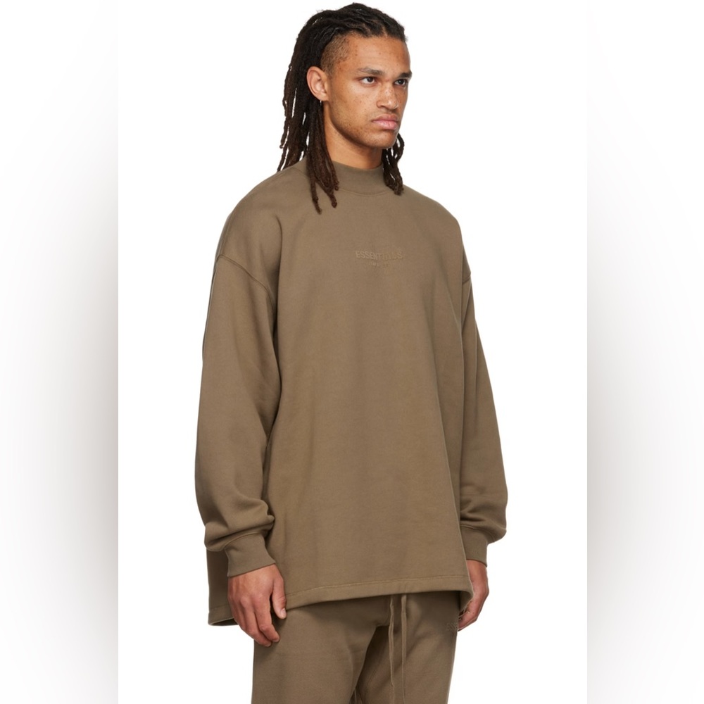 🛑 SOLD 🛑 NWT Essentials Wood Relaxed Crewneck Size M